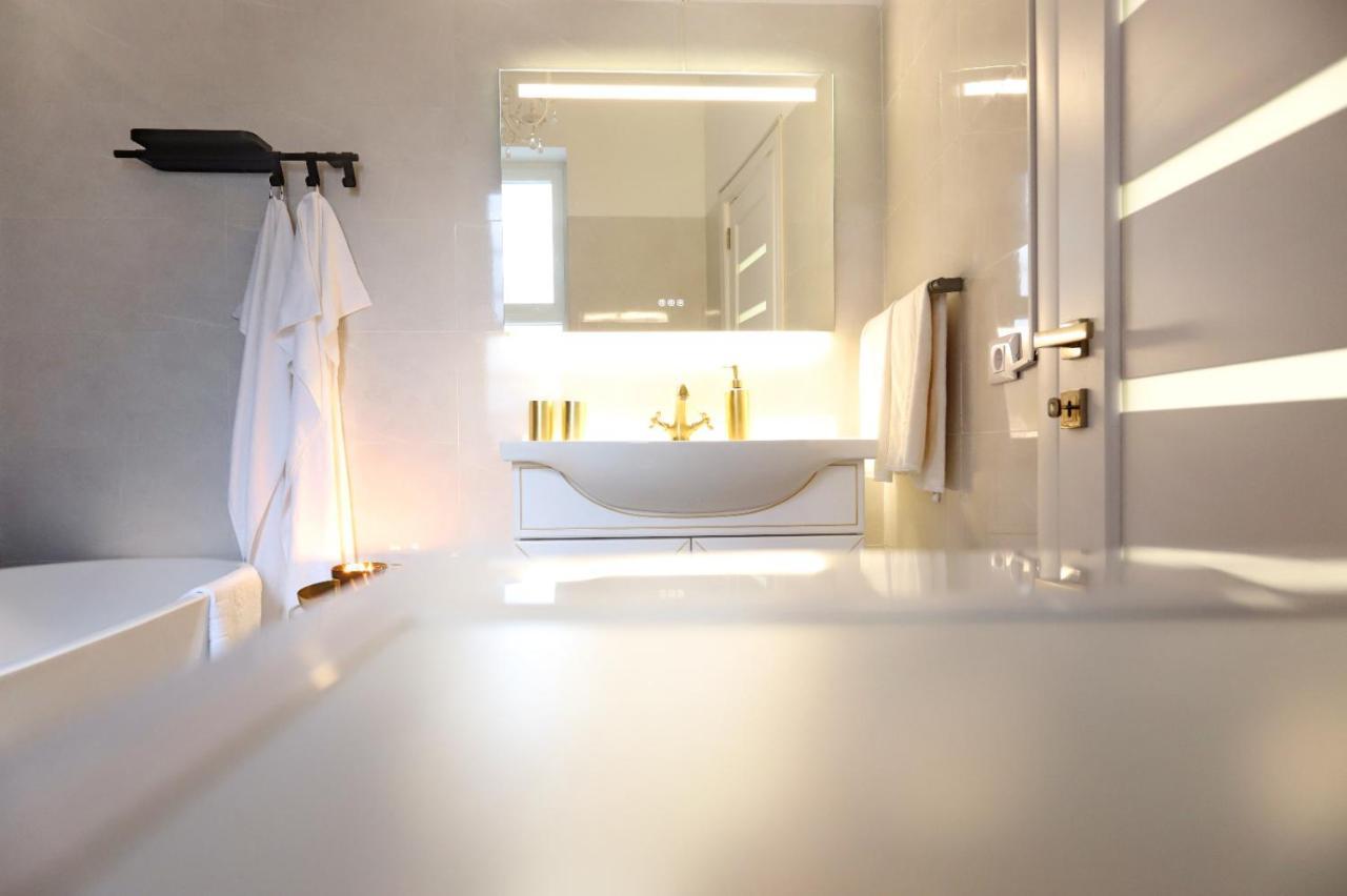 Central Luxury Apartments オラデア エクステリア 写真
